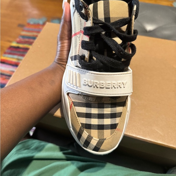 Authentic Burberry check and leather sneaker - Picture 3 of 3